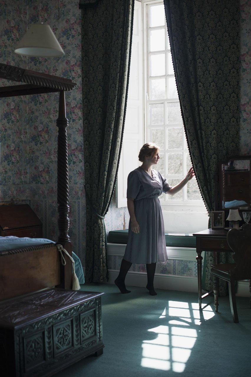 DORA LOOKING OUT WINDOW GREEN