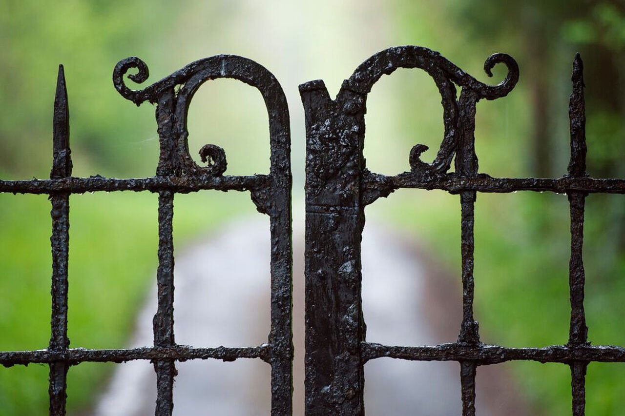 MI Entrance Gate Feature